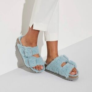 Birkenstocks Papillio Arizona Big
Buckle Teddy Shearling Size 37/6
Aqua Blue 6.5